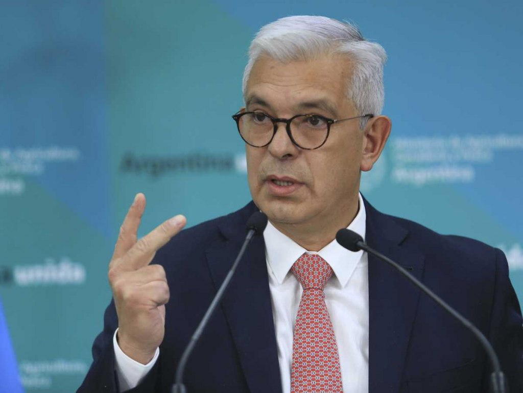 Julián Domínguez no tiene destino.