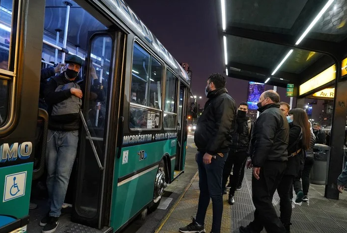 La UTA anunció un paro de colectivos para la noche del martes 2 hasta las 6 de la mañana del miércoles 3. 