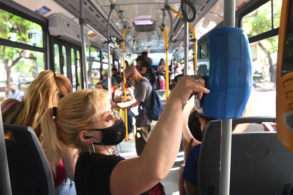 Con motivo del aumento del 40% en las tarifas del transporte público de pasajeros del AMBA, el Gobierno bonaerense abrió la Consulta Ciudadana para que los usuarios envíen propuestas y sugerencias. Enterate cómo participar.
