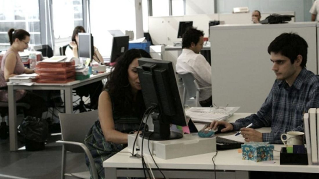 El Gobierno oficializó por decreto la prohibición de designaciones y contrataciones en el Estado.