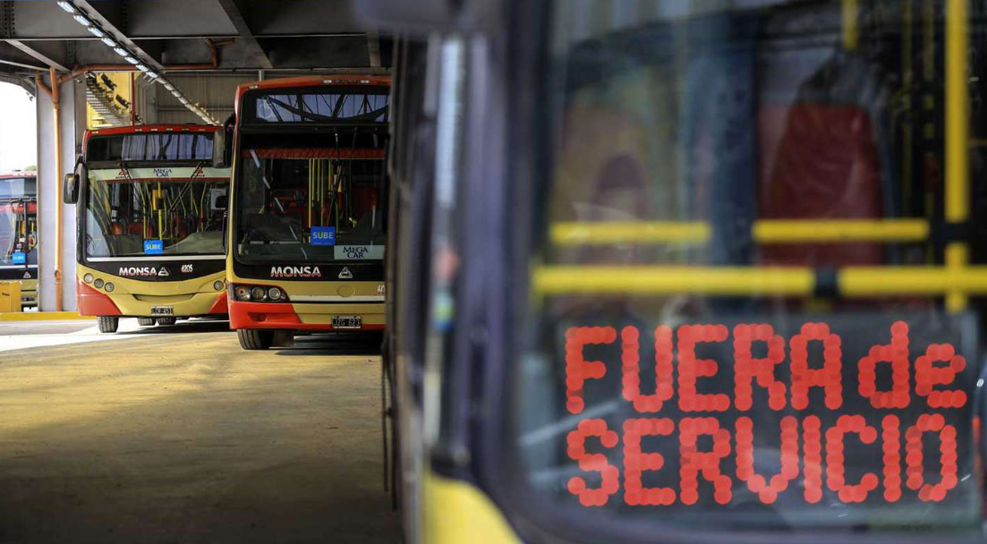 Por tercer día consecutivo, los Colectivos del AMBA circulan con reducción al 50% en reclamo por el retraso en el pago de subsidios de las tarifas.