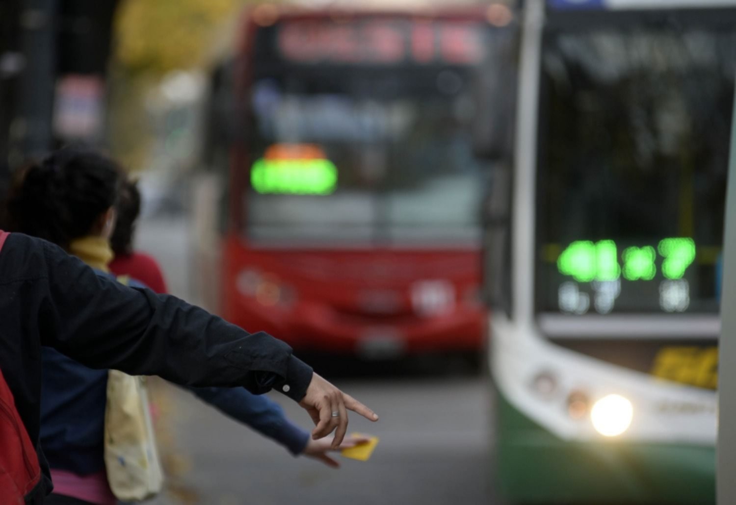 Hoy fue el segundo día de paro de micros, en el cual miles de usuarios del AMBA sufren demoras y complicaciones para viajar.