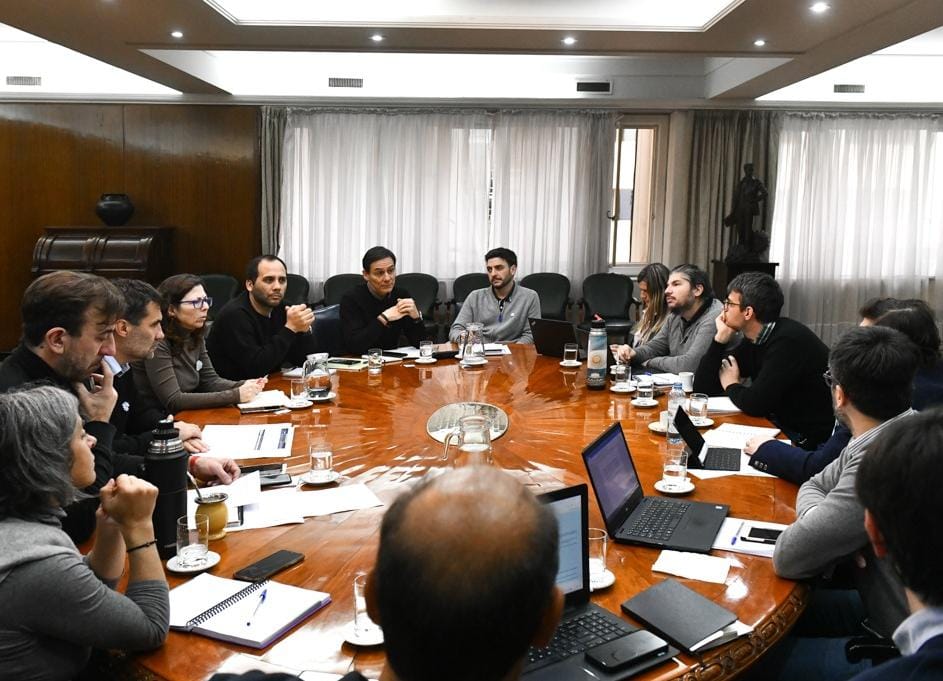 Batakis se reúne con su equipo económico para definir nuevas medidas. 