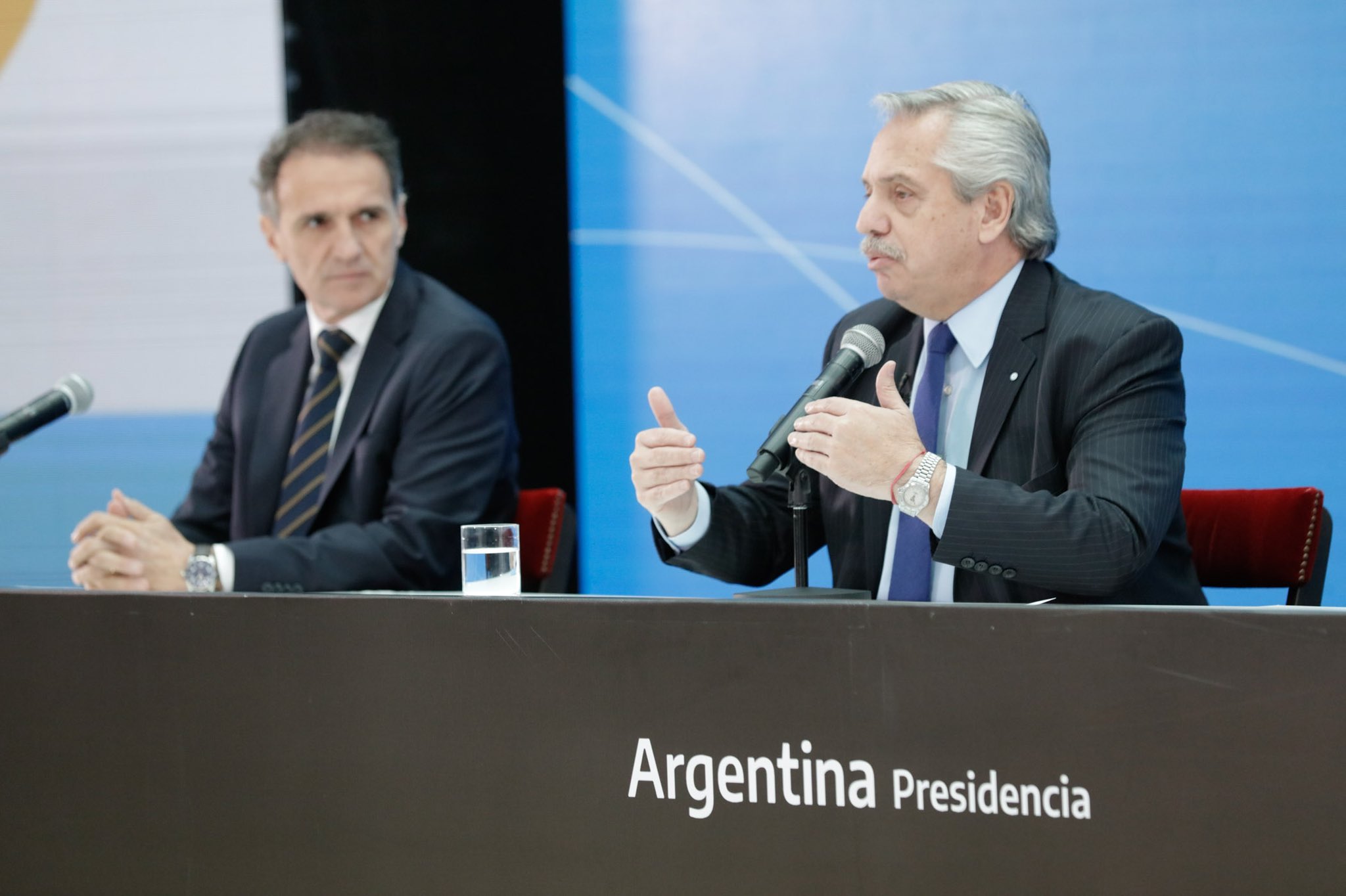 Al presentar el plan de obras "Argentina Grande", el presidente Alberto Fernández puntualizó que ese ajuste "no se va a hacer a costa de parar la obra pública, ni la vivienda".