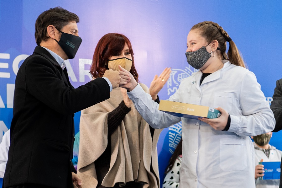 Kicillof junto a Cristina Kirchner en la entrega de netbooks en Lomas de Zamora. 