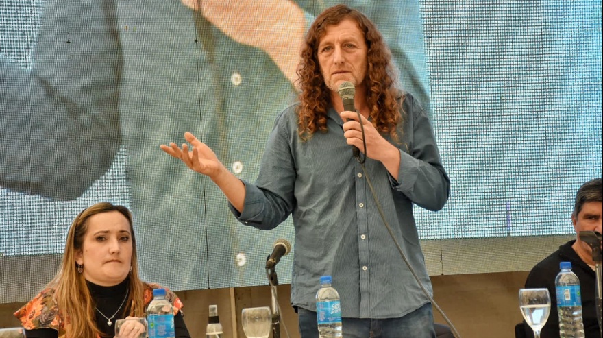 El secretario general de los estatales bonaerenses, Oscar de Isasi, solicitó que la discusión de los haberes se realice de forma inmediata.