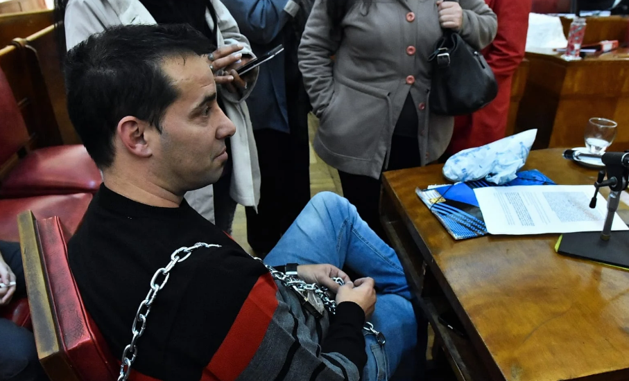 La protesta en el Concejo Deliberante de Mar del Plata fue en reclamo de respuestas tras la cesión de un terreno destinado a uso escolar.