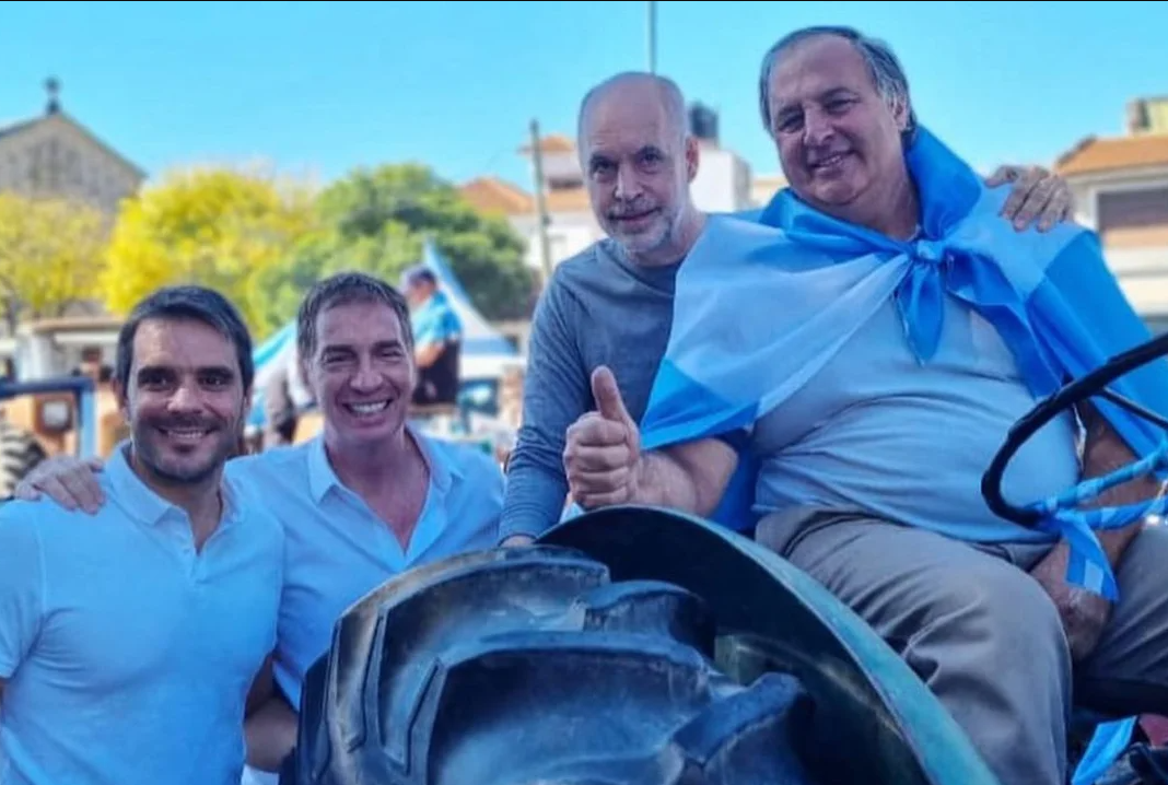  Santilli y Rodríguez Larreta en el tractorazo del campo en Plaza de Mayo. 