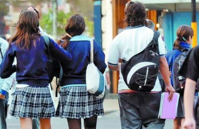 La entidad que agrupa a los colegios privados bonaerenses definió como "necesario" incorporar a los jóvenes al sistema productivo.