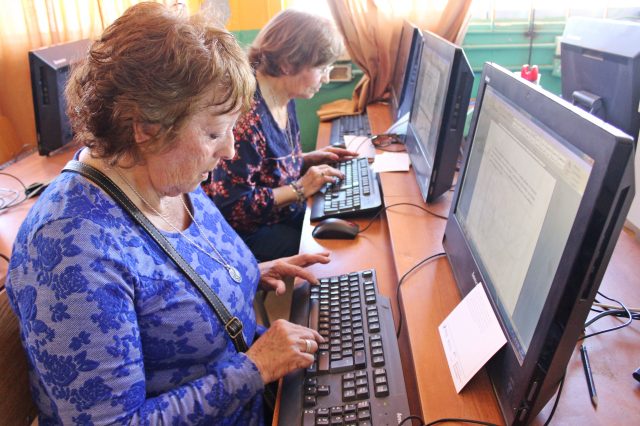 Senado bonaerense. Presentan una ley para vincular los alumnos de secundaria con las personas mayores.