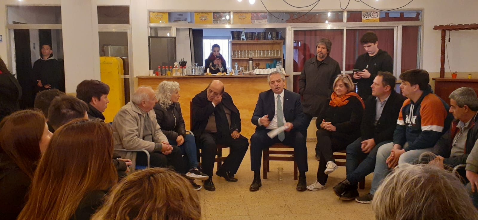 Alberto Fernández fue recibido por los referente del MUP en Berazategui.