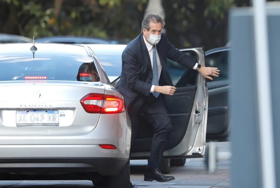 El presidente del Banco Central, Miguel Pesce, descartó “ajustes o devaluaciones bruscas” después de una semana turbulenta en los mercados.