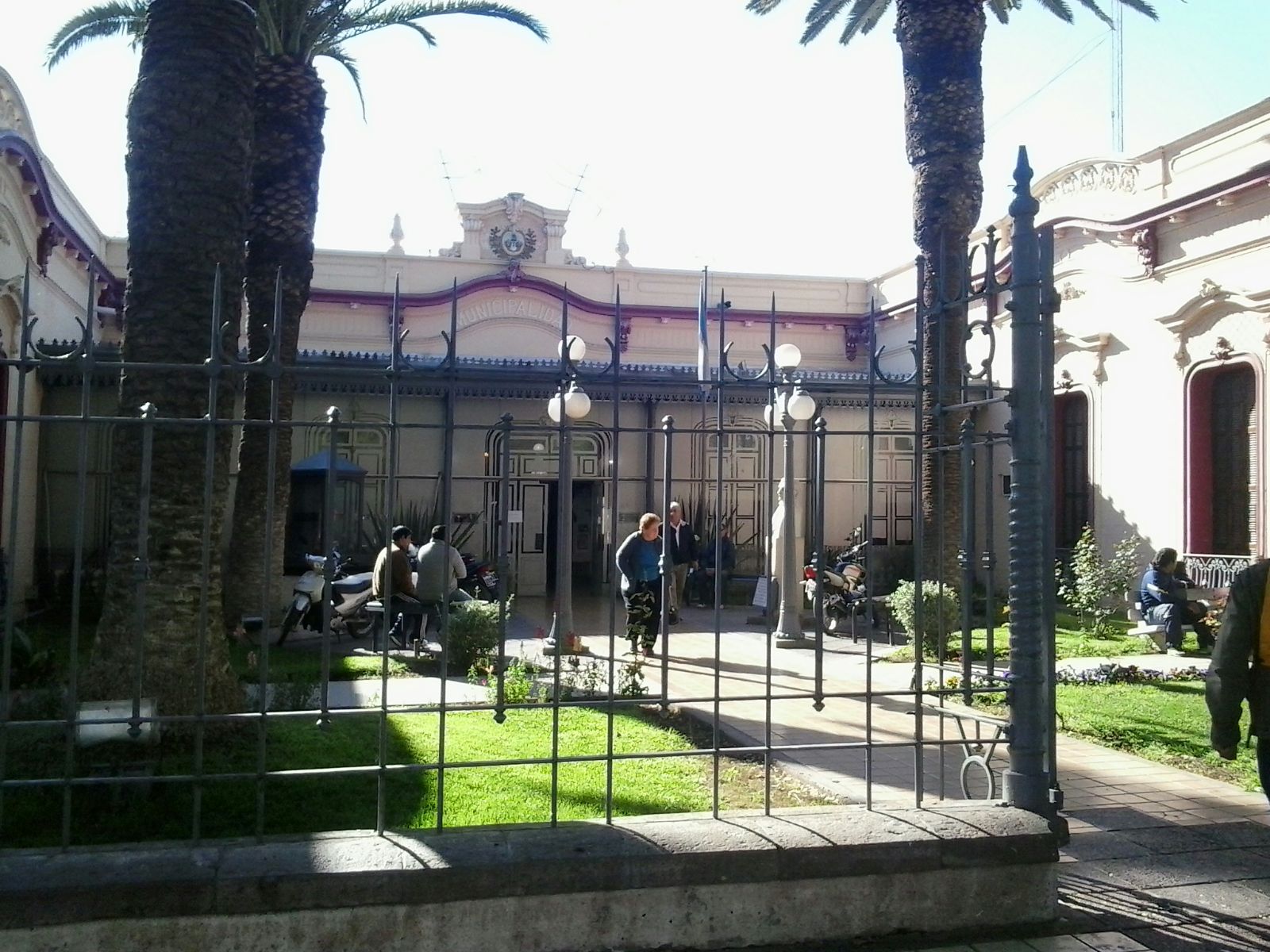 Escandalo en el municipio de Maipú. el intendente y seis personas mas fueron procesadas por fraude electoral. 