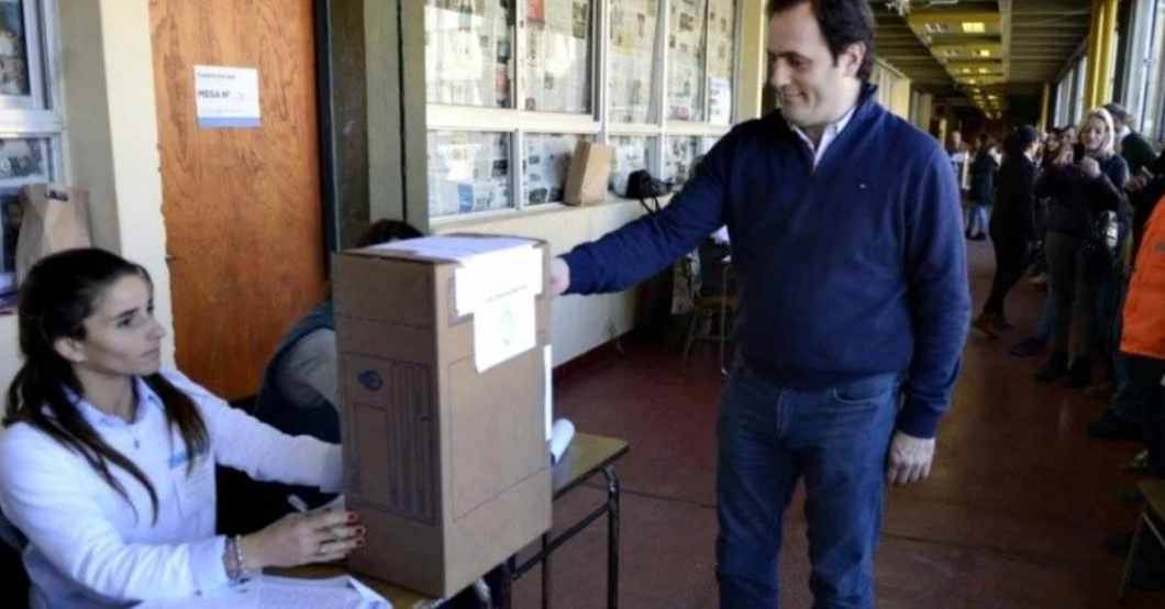 El juez Ramos Padilla procesó a siete personas, entre ellos el intendente de Maipú, Matías Rappallini, por haber retenido los documentos de al menos 27 personas para evitar que voten en las elecciones de 2019.