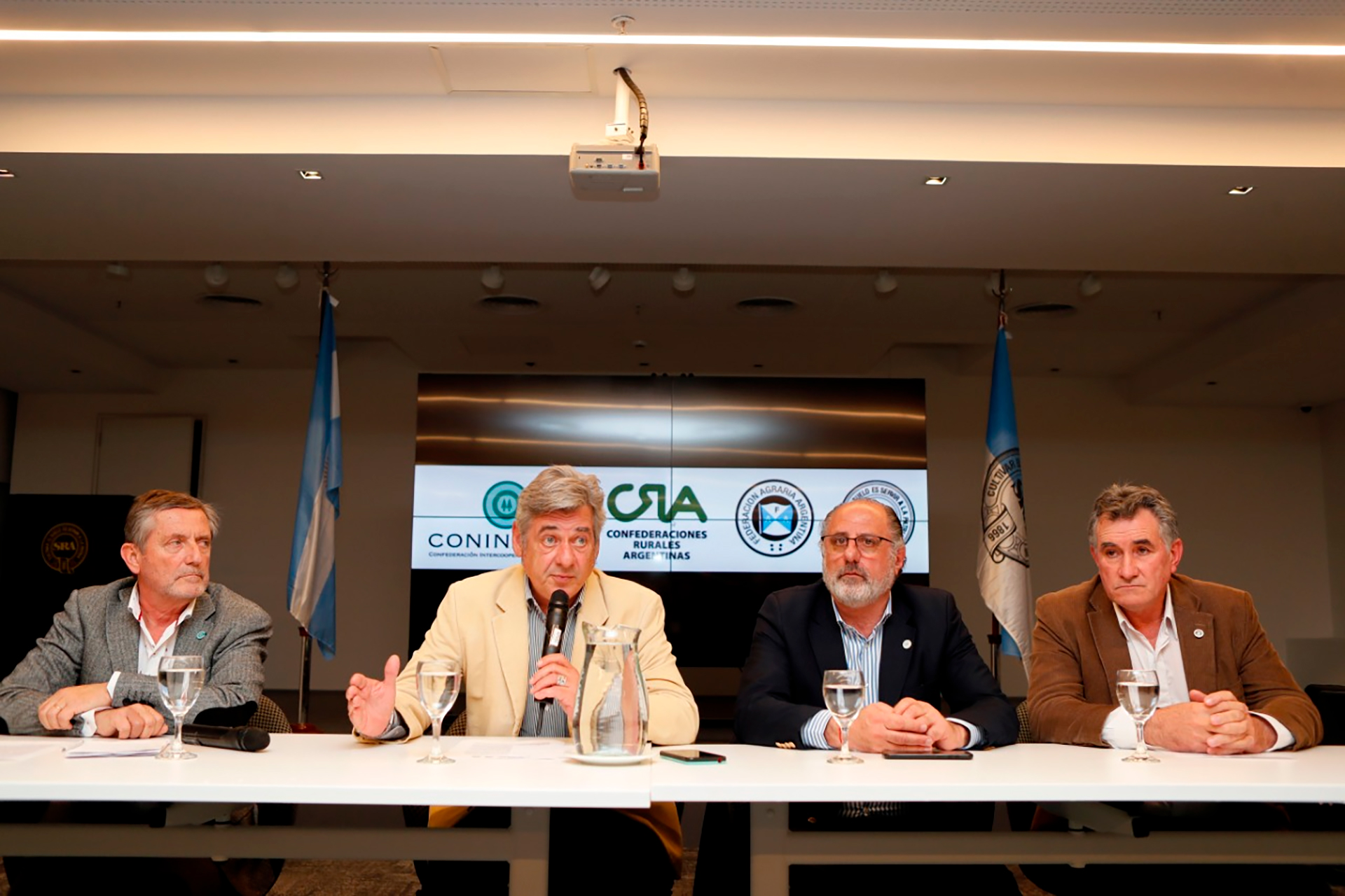 La CRA ratificó el paro del campo y le contestó a Batakis: "No somos un enemigo a expoliar”.