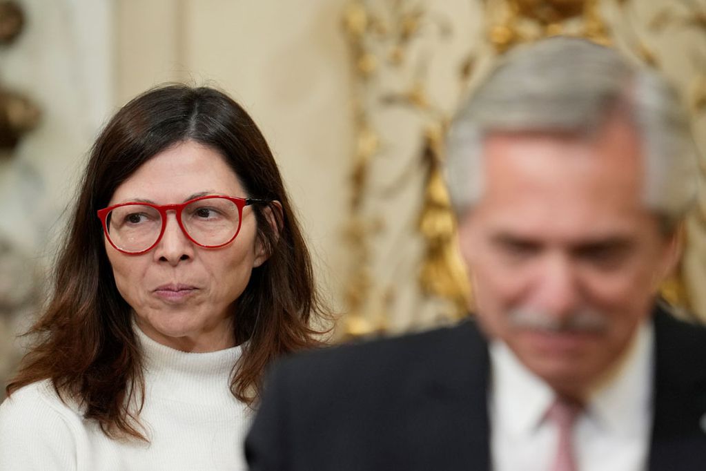 Batakis es la nueva ministra de Economía, en reemplazo de Guzmán. 