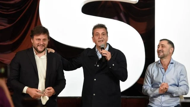 El diputado nacional del Frente de Todos, Leandro Santoro, pidió que Sergio Massa se sume al Gabinete.