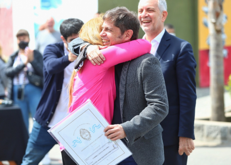 En una entrega de escrituras Kicillof repartió palos para el campo, Cambiemos y los libertarios.