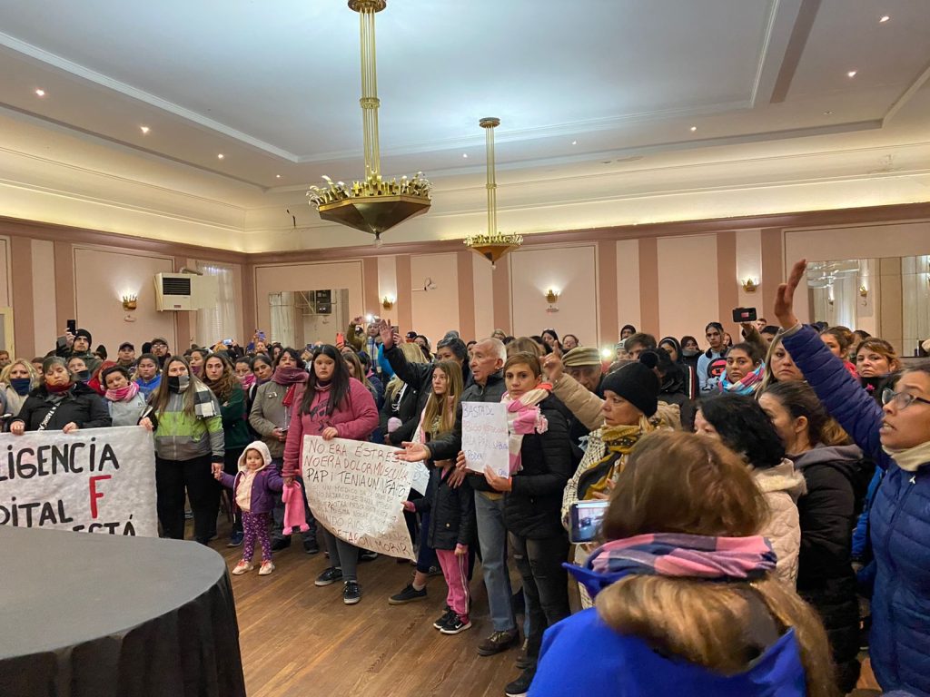 Los vecinos de Necochea irrumpieron en un acto oficial que llevada adelante Arturo Rojas.