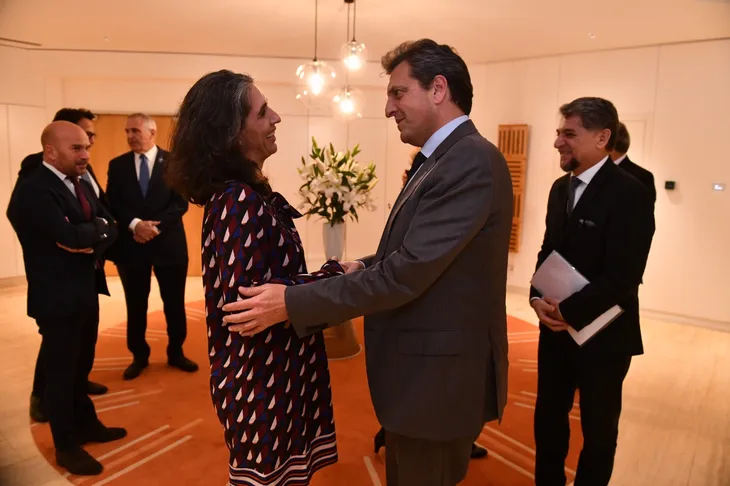 El ministro de Economía de la Nación, Sergio Massa, definió una hoja de ruta con los embajadores del G7.