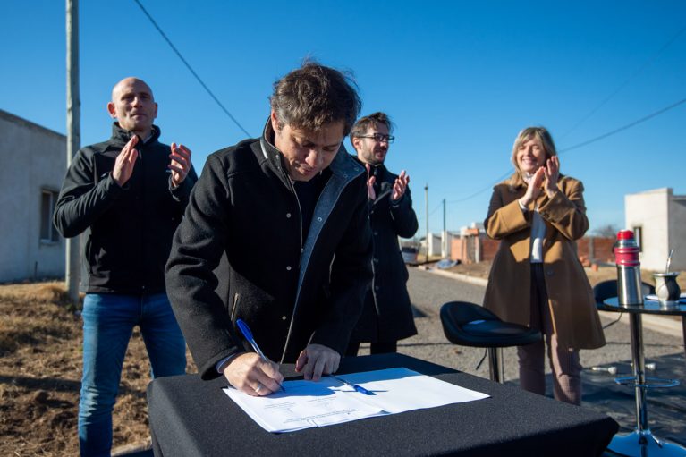 El gobernador bonaerense, Axel Kicillof, lanzó el programa Buenos Aires CREA en la Provincia.