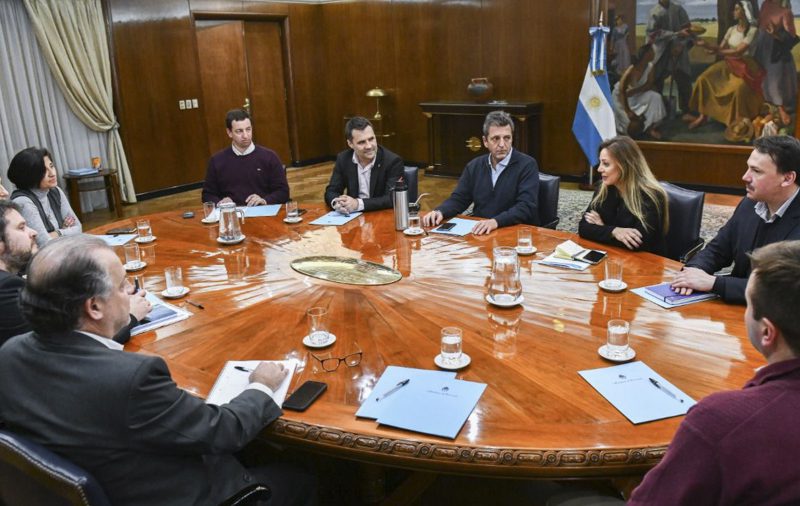 La secretaria de Energía Flavia Royón junto al ministro de Economía, Sergio Massa, los días previos al anuncio de segmentación de tarifas.