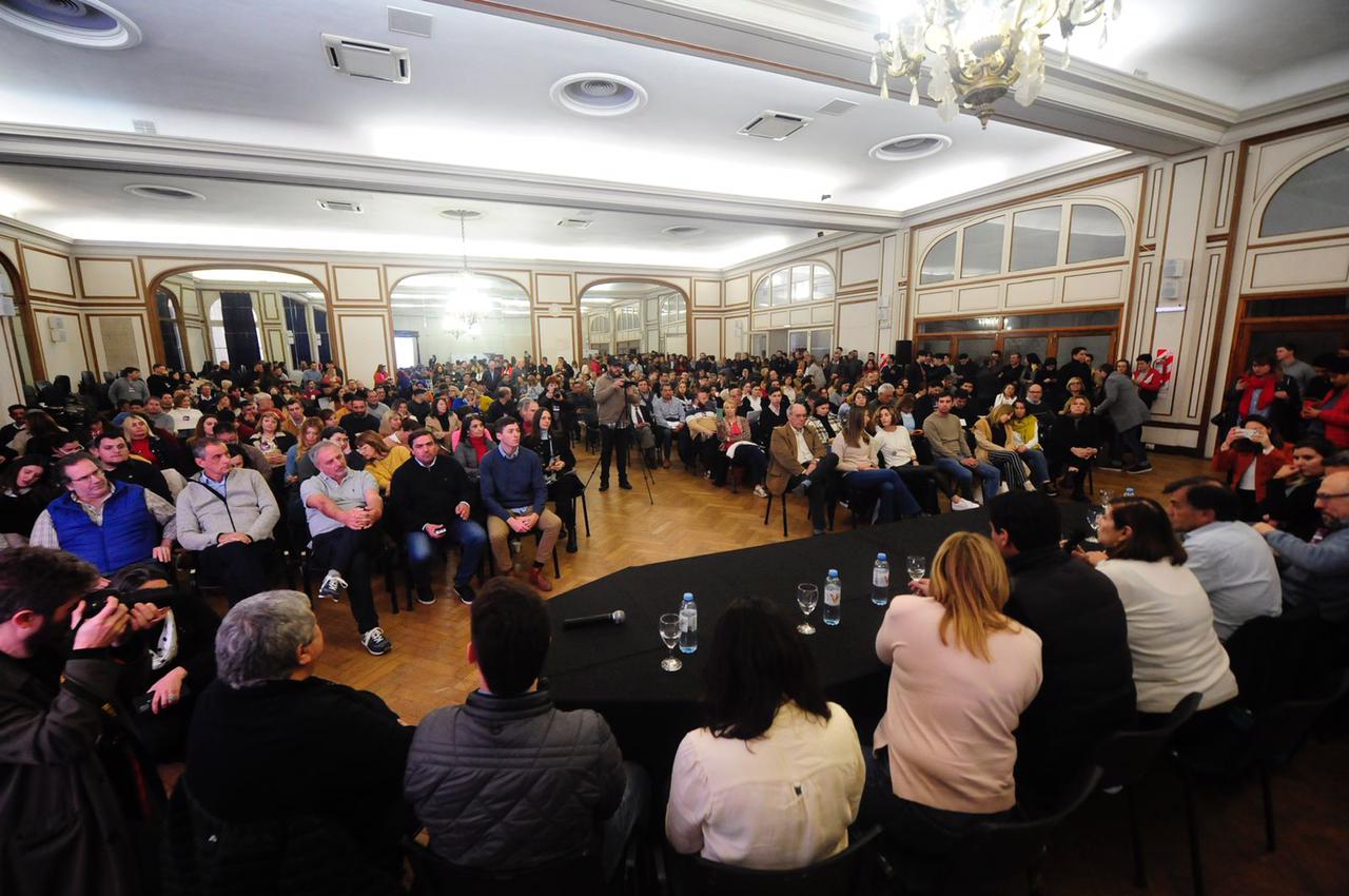 El primer foro de legisladores radicales reunió a 500 dirigentes de la UCR. 