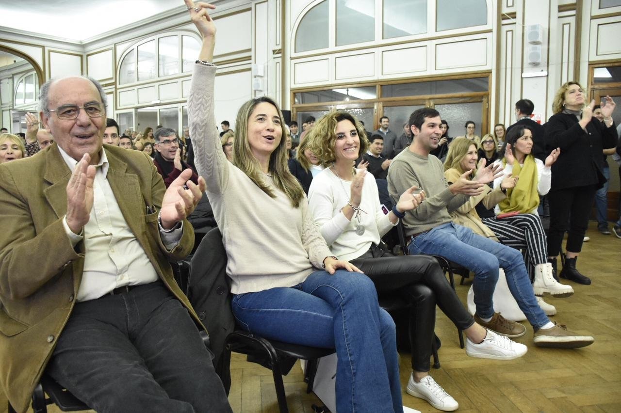 Los senadores David Hirtz y Favlia del Monte, junto a los diputados Melisa Greco y Valentín Miranda. 