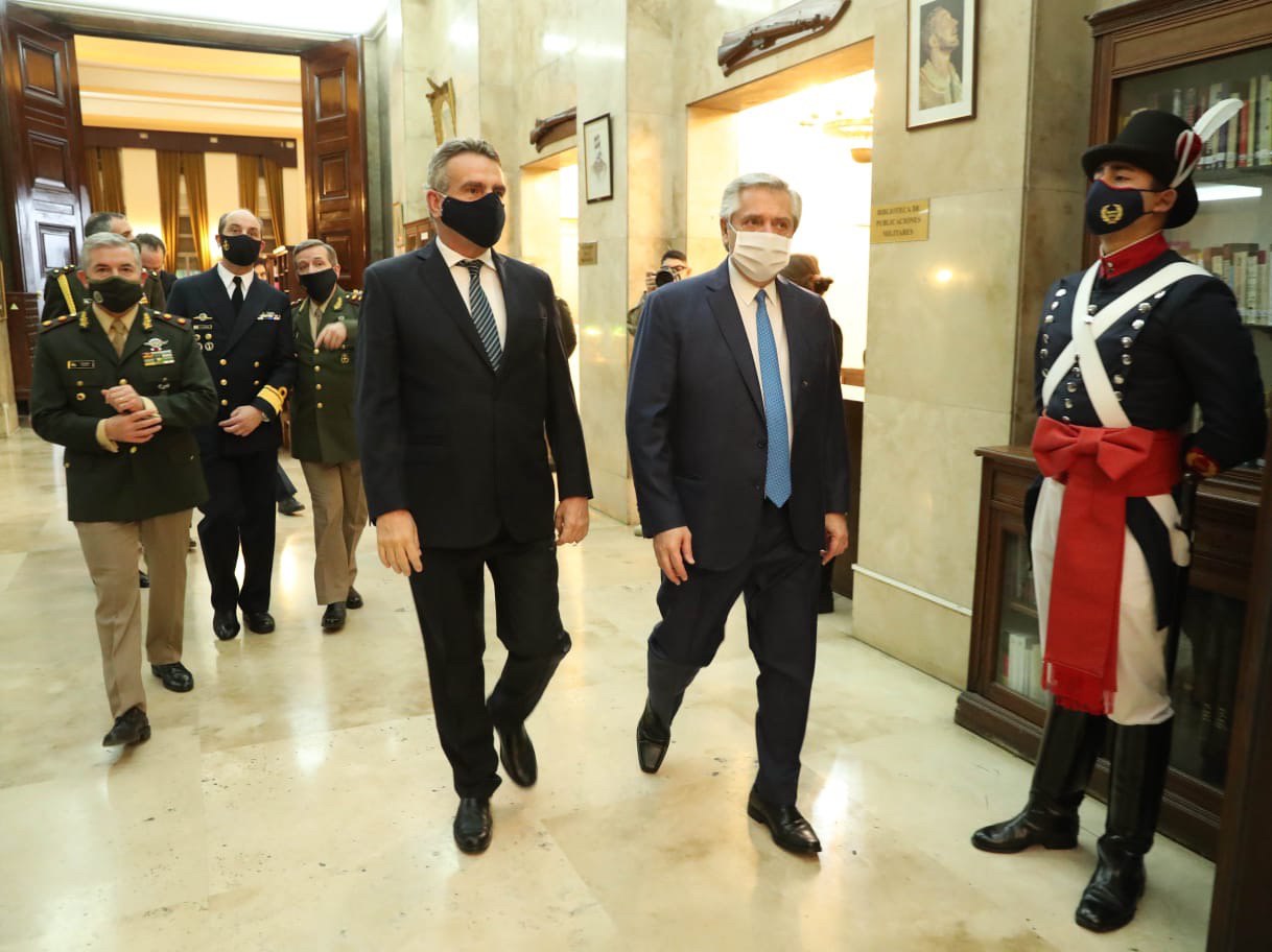 El presidente Alberto Fernández encabezará la Cena de Camadería de las Fuerzas Armadas y anunciará un aumento para el sector.