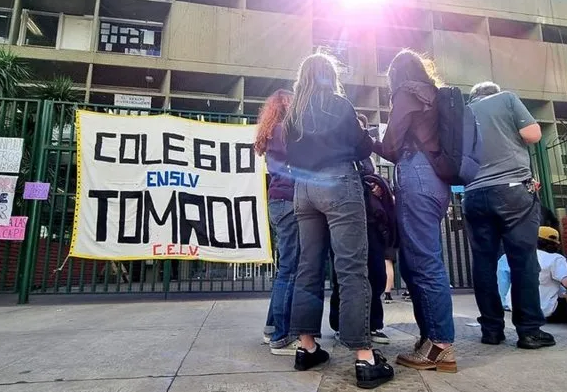 Son 12 los establecimientos educativos donde los estudiantes realizaron protestas en CABA.
