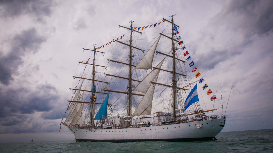La Fragata Libertad tenía previsto arribar este sábado a las 9 a Buenos Aires.