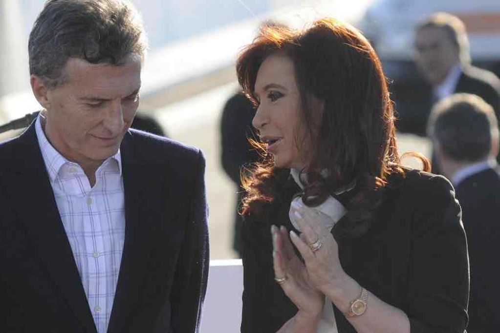 Después de la primera aparición pública de Cristina Kirchner tras el atentado, Parrilli aseguró que no se descarta un encuentro entre Cristina Kirchner y Mauricio Macri.