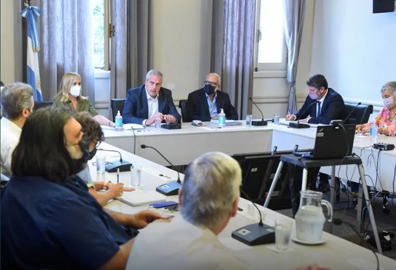 Los gremios docentes esta tarde debatirán con el Gobierno un nuevo aumento paritario y las medidas adoptadas para el área educativa.