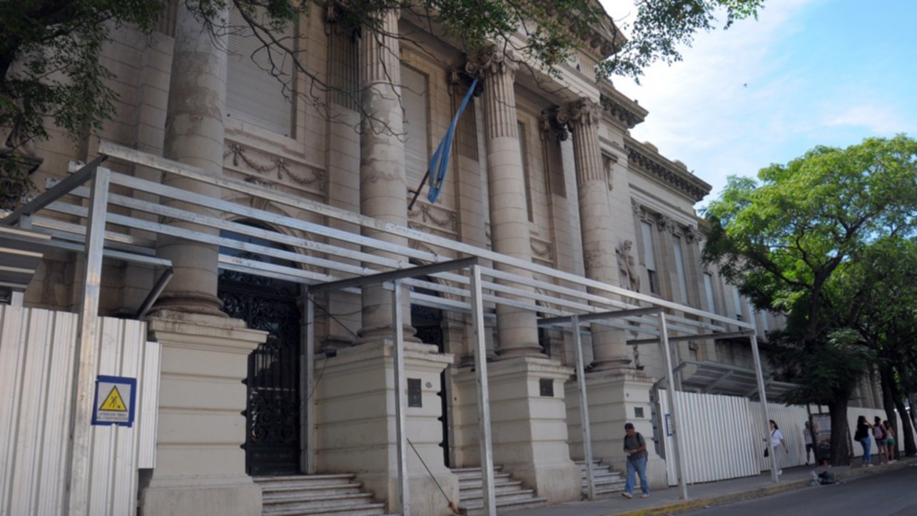 Las obras de la escuela Valentín Vergara hace cuatro años que están paralizadas.  