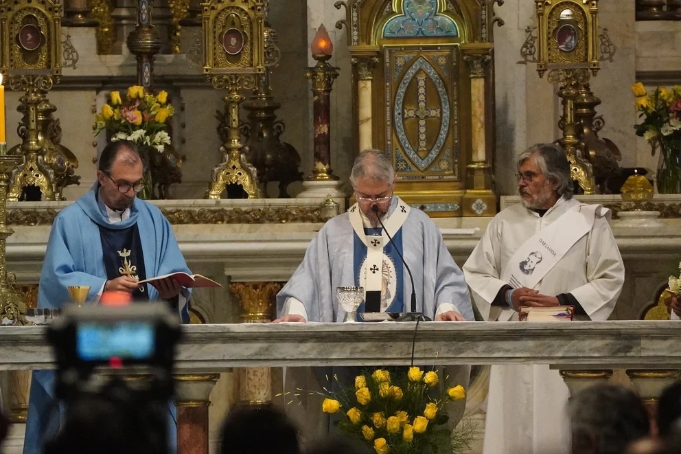La Iglesia llamó desde la misa de Luján, a donde asistió Alberto Fernández, Axel Kicillof, y otros referentes del Frente de Todos, a “romper las cadenas del odio”.