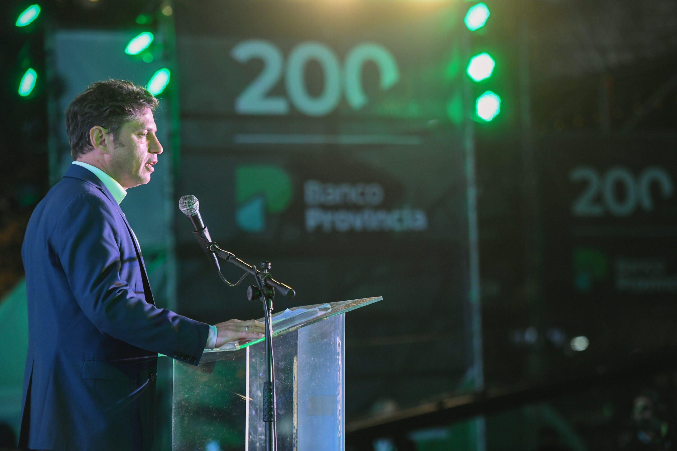 El gobernador Axel Kicillof aprovechó la celebración del Bicentenario del Banco Provincia para reclamar cambios a la Ley de Entidades Financieras.