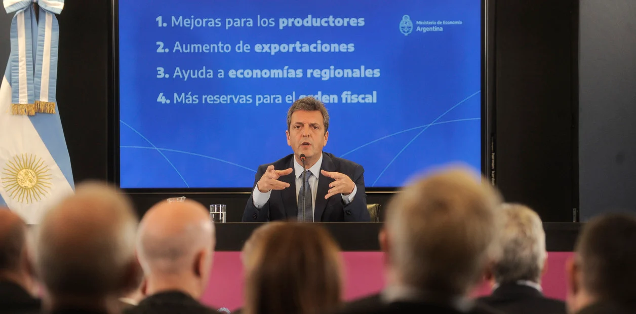 Sergio Massa anunció un nuevo esquema de liquidación de divisas con un “dólar soja” a $200. El ministro de Economía prometió que en septiembre ingresarán unos USD 5 mil millones.