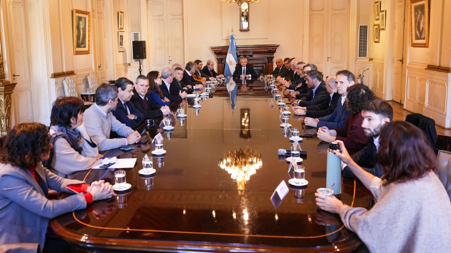 La decisión de convocar a una sesión especial pedida por el Frente de Todos fue oficializada después de que finalizara la reunión de gabinete.