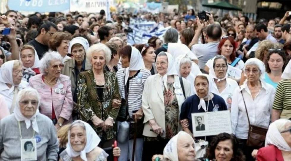 El 22 de octubre se recuerda el Día Nacional del Derecho a la Identidad, para conmemorar la lucha de las Abuelas de Plaza de Mayo.