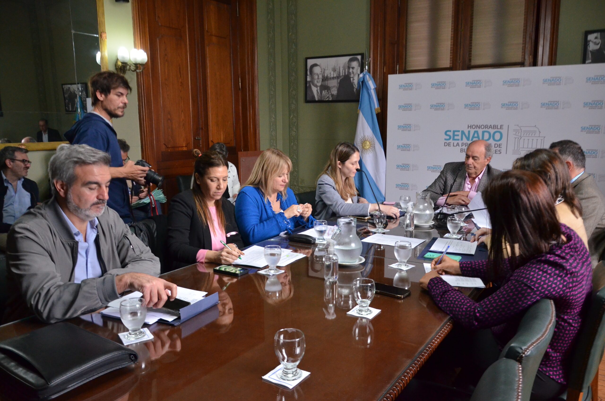 Senadores del oficialismo y la oposición acordaron un cronograma para tratar la autonomía municipal.