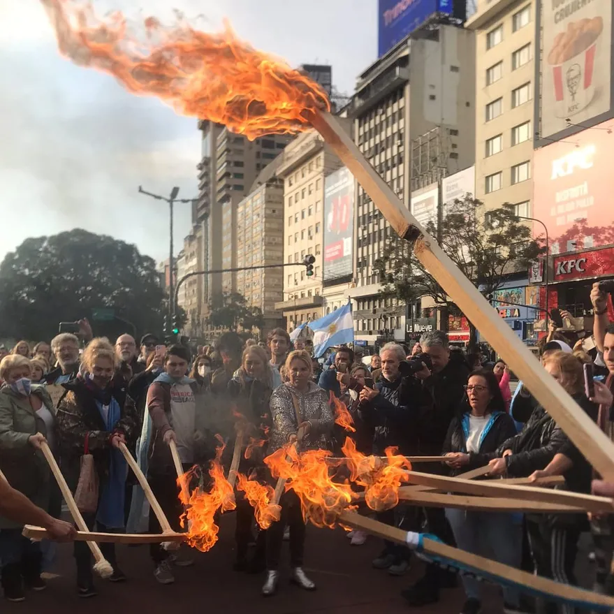 Revolución Federal es una agrupación política que difundió mensajes de odio y amenazas contra ciertos dirigentes políticos.