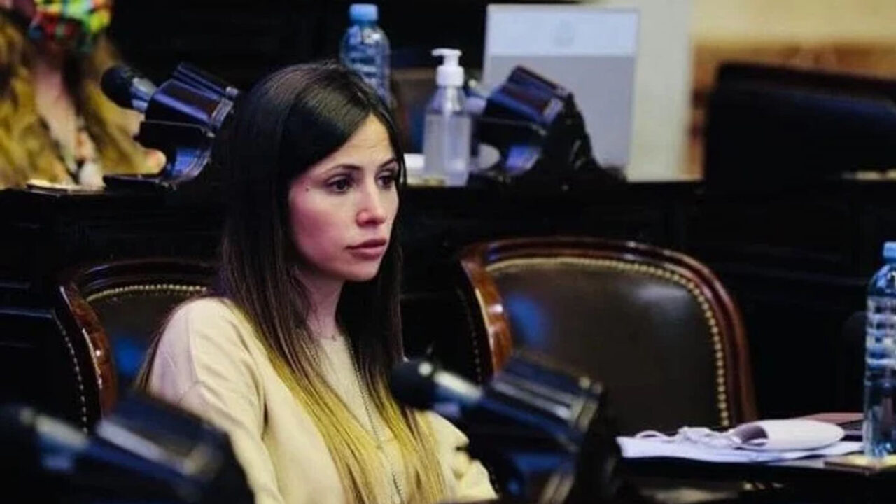 Romina Uhrig desempeñó varios cargos públicos a lo largo de su carrera política.