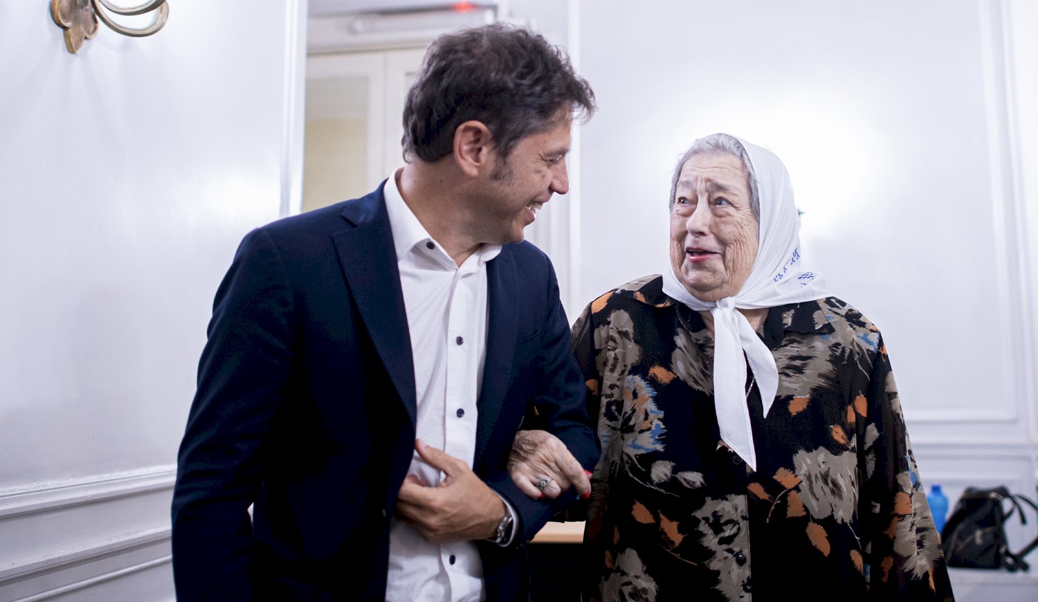 La titular de la Asociación de Madres de Plaza de Mayo, Hebe de Bonafini, fue visitada en el hospital por el gobernador Axel Kicillof.