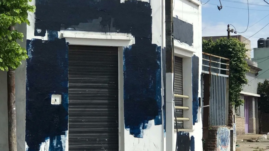 Así quedó la fachada de la unidad básica del Frente Amplio Peronista, de Alak. 