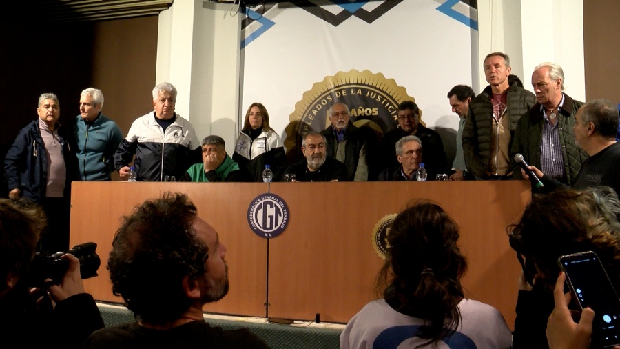 17 de octubre. Más de 25 organizaciones sindicales acordaron realizar un acto sin el Gobierno.