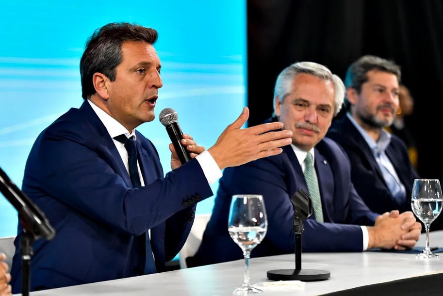 Sergio Massa le pidió a los clubes de barrio "cuidar los recursos". 