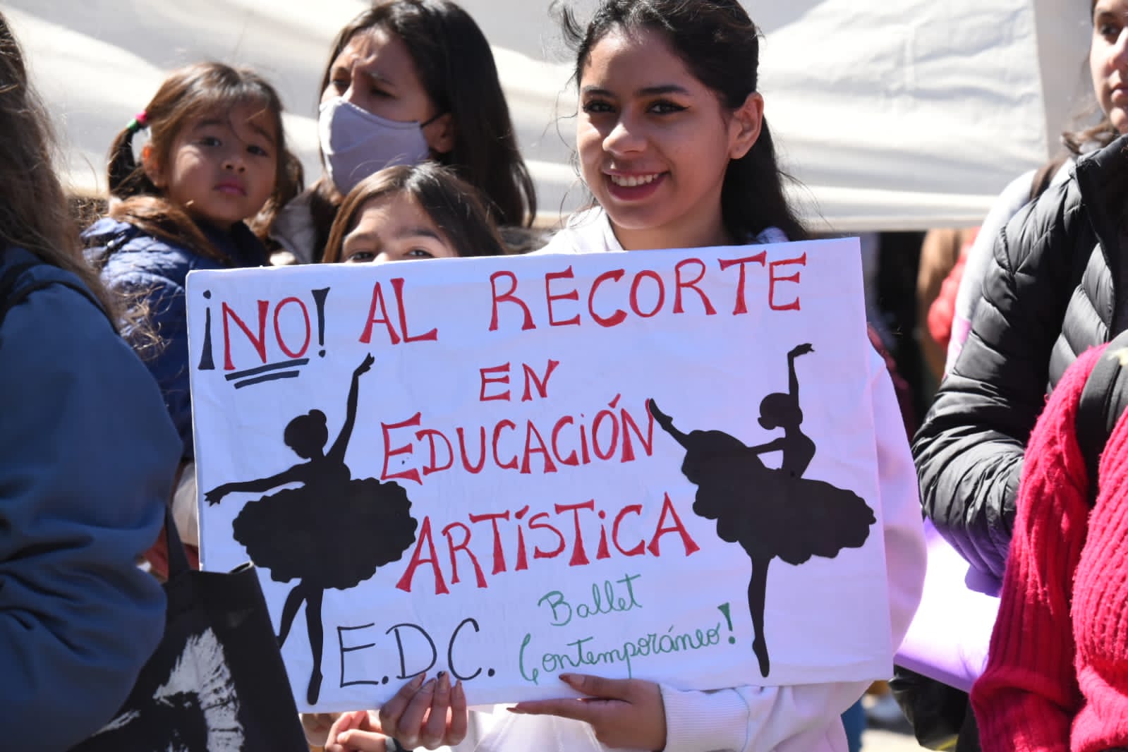 Docentes y alumnos se posicionaron en contra de los posibles recortes a las escuelas de arte de la Provincia.