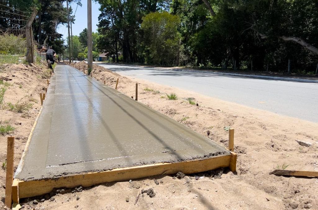 Las autoridades de La Costa remarcaron los avances en la construcción de veredas y luminarias en las localdiades de San Clemente y Mar de Ajó.
