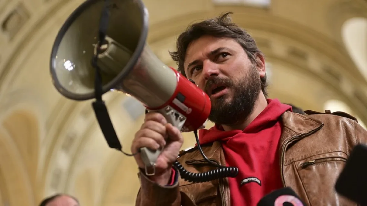 El dirigente del Frente Patria Grande, Juan Grabois, cruzó a la ministra de Desarrollo Social, Victoria Tolosa Paz, por los planes sociales irregulares.