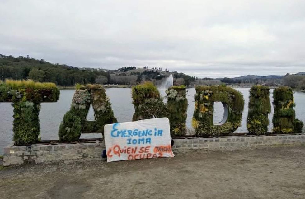 Las protestas de los afiliados del IOMA Tandil.